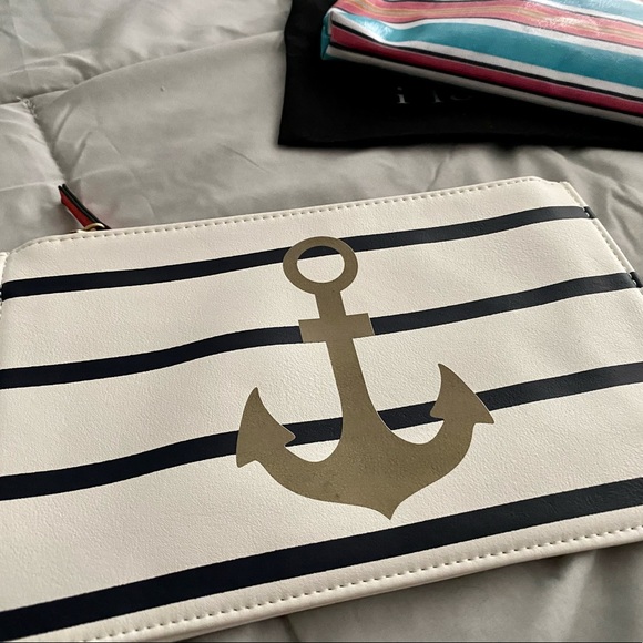 Nautical Tan Anchor On Navy Blue Stripes Pouch - Picture 2 of 3
